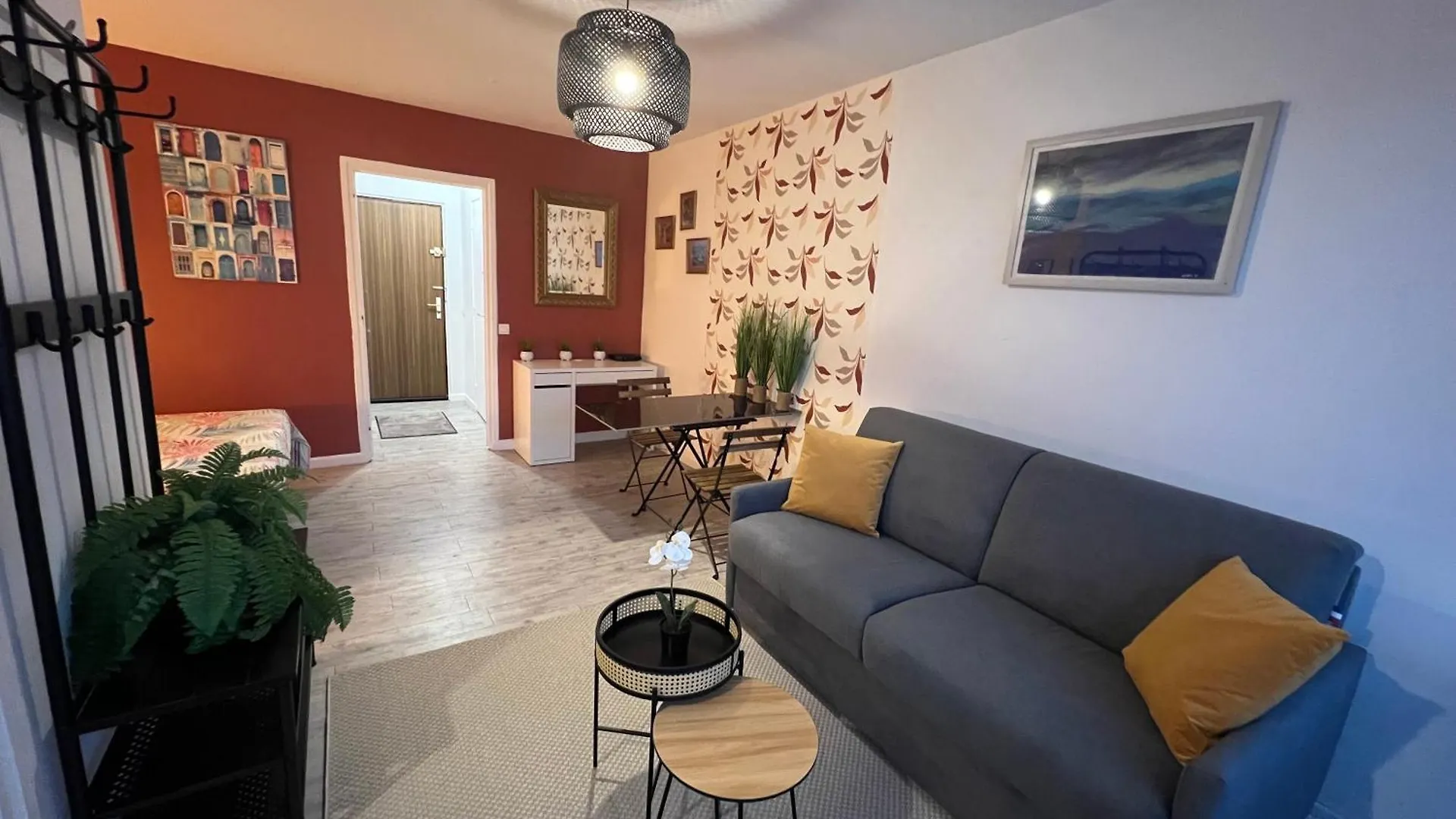 Les Studios De Bron Pinel 0*,  France